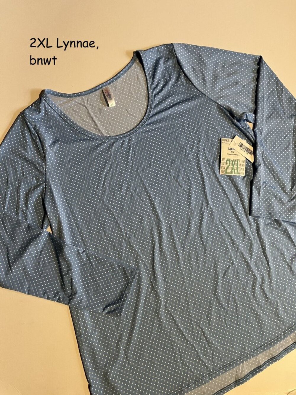 2XL Lularoe Lynnae long-sleeved top, light blue with tiny white dots, slinky